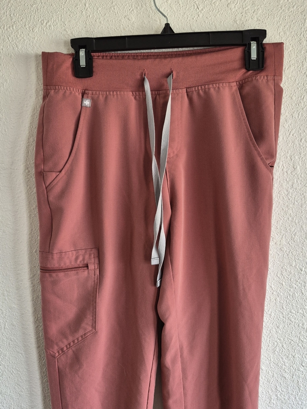 FIGS Women’s Scrub Set Mauve Catarina Top Zamora Joggers Limited Edition Size S - Picture 12 of 16